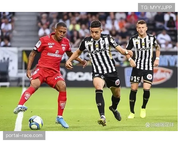 实时：欧塞尔前锋线上演精妙配合，由佩兰助攻海因打破僵局1-0领先特鲁瓦