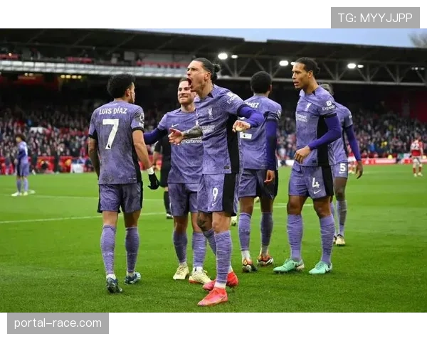 特写:诺丁汉森林门将大脚助攻直接形成单刀,展现门将参与转换的新趋势 特写:诺丁汉森林门将大脚助攻直接形成单刀,展现门将参与转换的新趋势